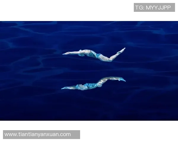 蝶泳基本技巧详解及提高技巧的有效方法与训练建议